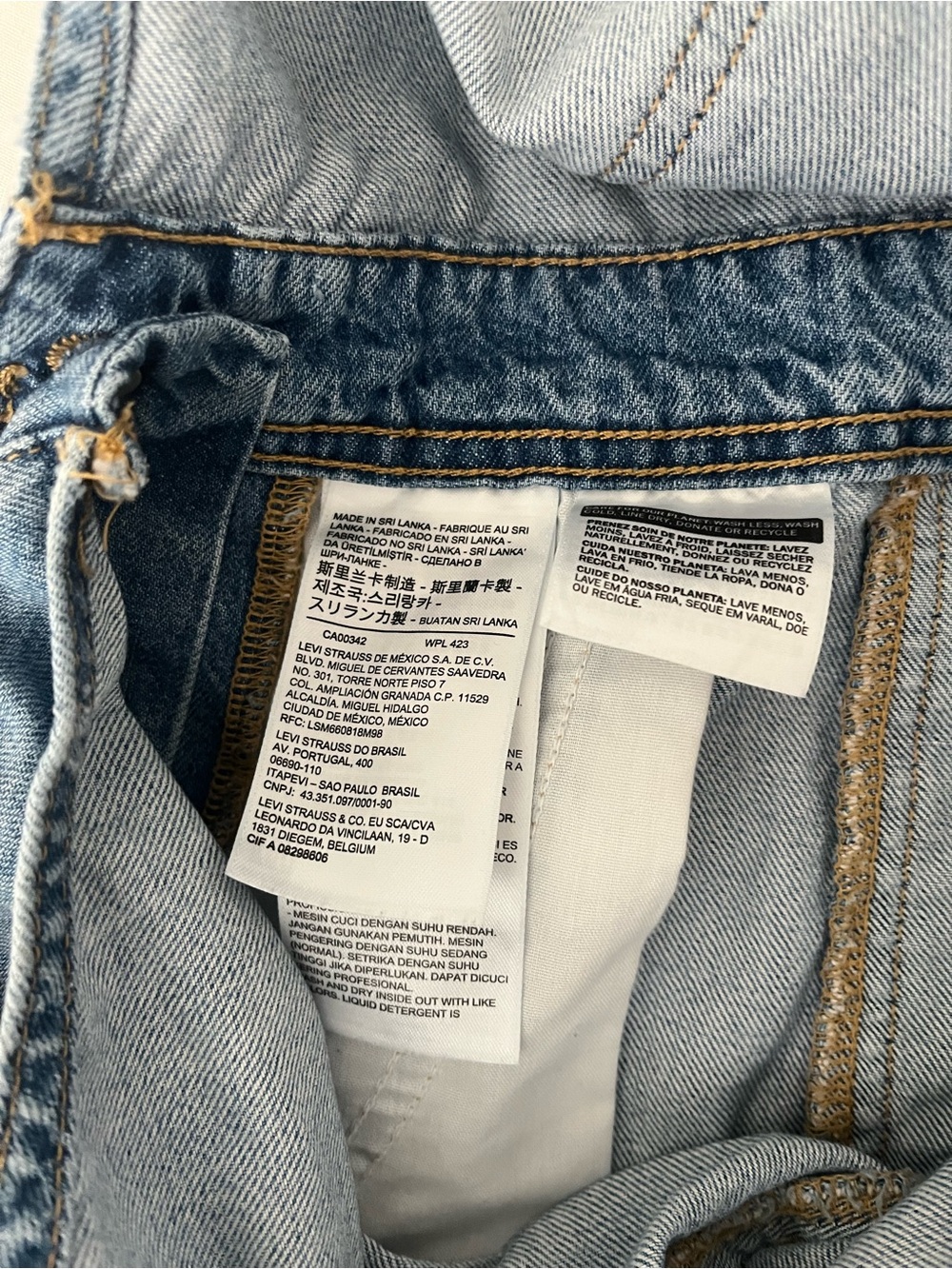 Women’s Levi's Light Blue Denim Short Overalls - Picture 6 of 11